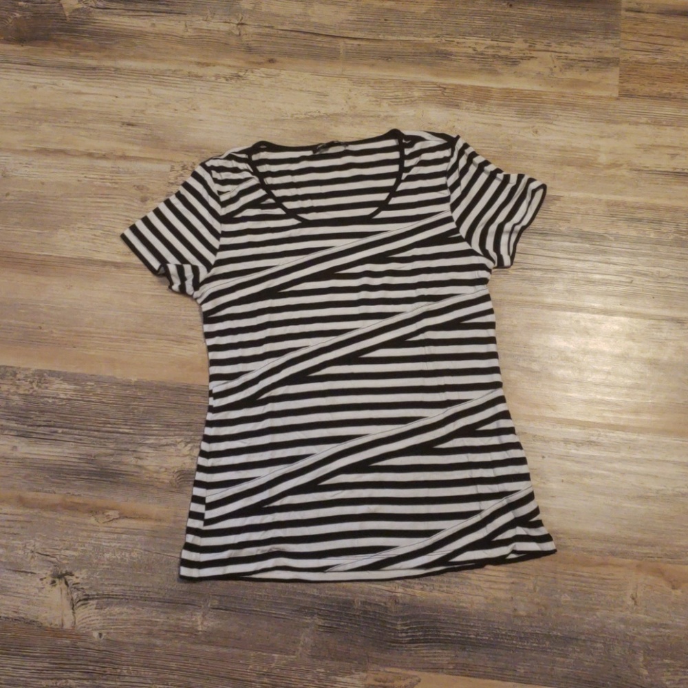 Like new striped tee